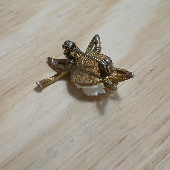 Vintage Gold and Cream Floral Brooch