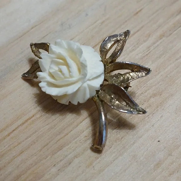 Vintage Gold and Cream Floral Brooch