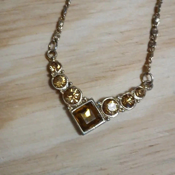 Elegant Gold Necklace W Yellow Stones