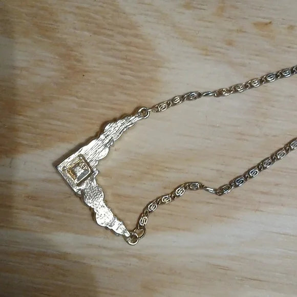 Elegant Gold Necklace W Yellow Stones