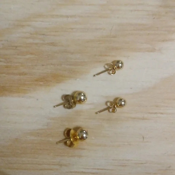 Elegant Gold Stud Earrings (2 Pairs)