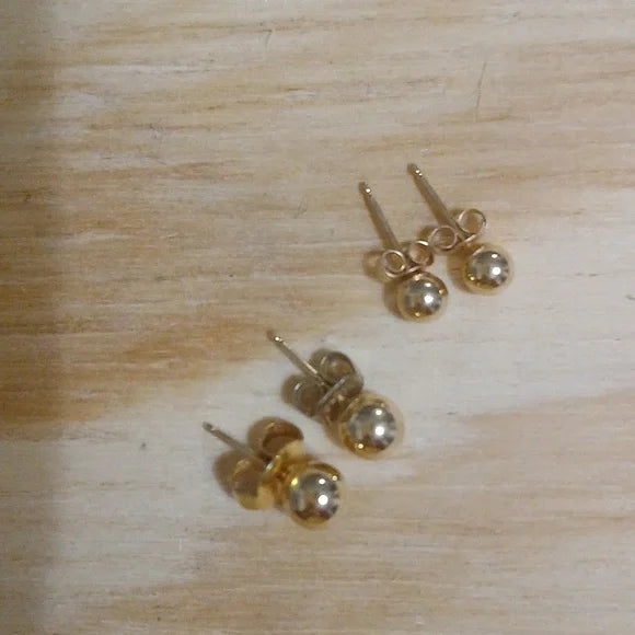 Elegant Gold Stud Earrings (2 Pairs)