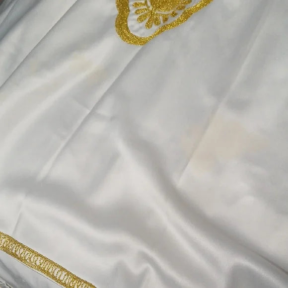 Elegant Khayali White and Gold Embroidered Kaftan from Saudi Arabia
