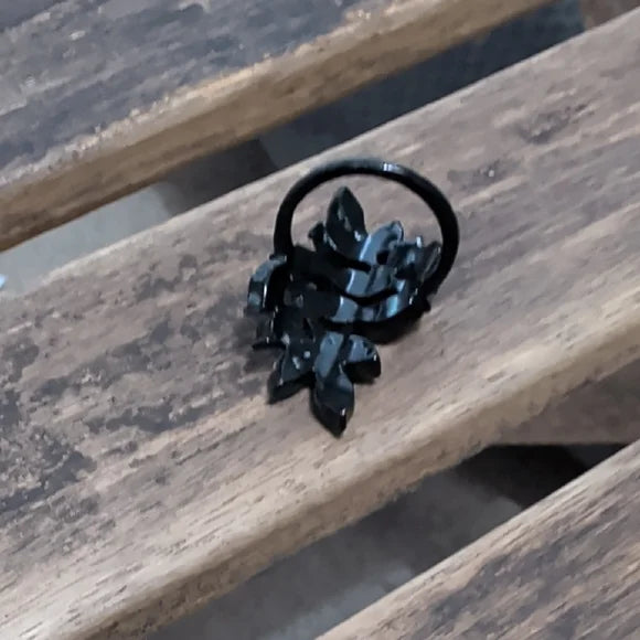 Chic Black Rhinestone Leaf Ring
