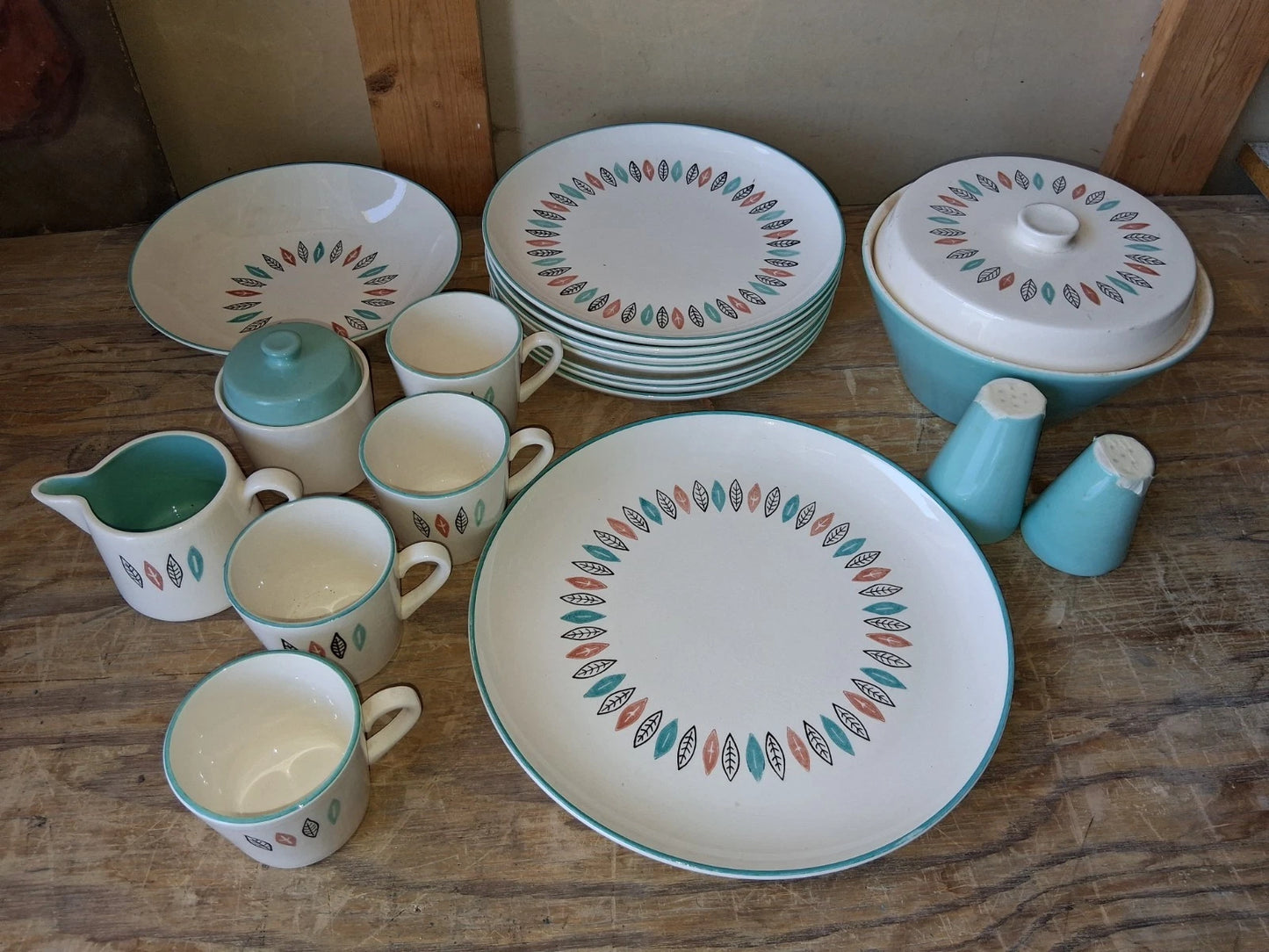Vintage Marcrest "Nordic Mint" Dinnerplates and Bowl MCM