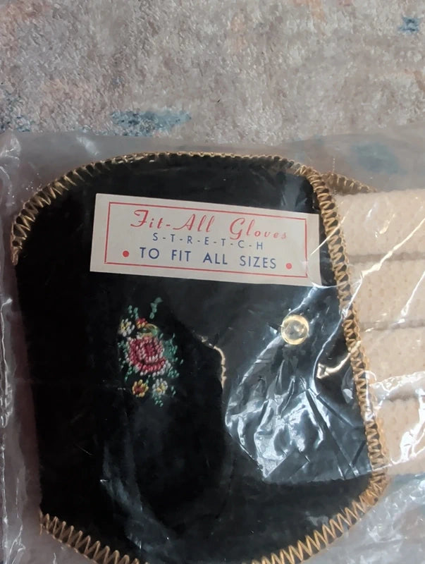 Vintage Cream Fit-All Women's Gloves NWT In Package