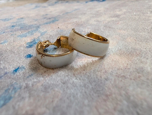 intage Monet White & Gold-Tone Clip-On Hoop Earrings 80s Retro