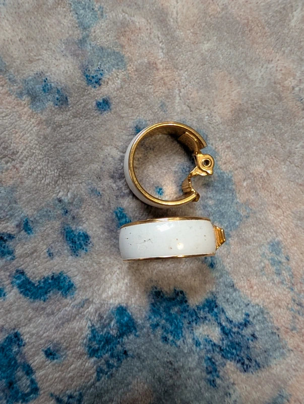 intage Monet White & Gold-Tone Clip-On Hoop Earrings 80s Retro
