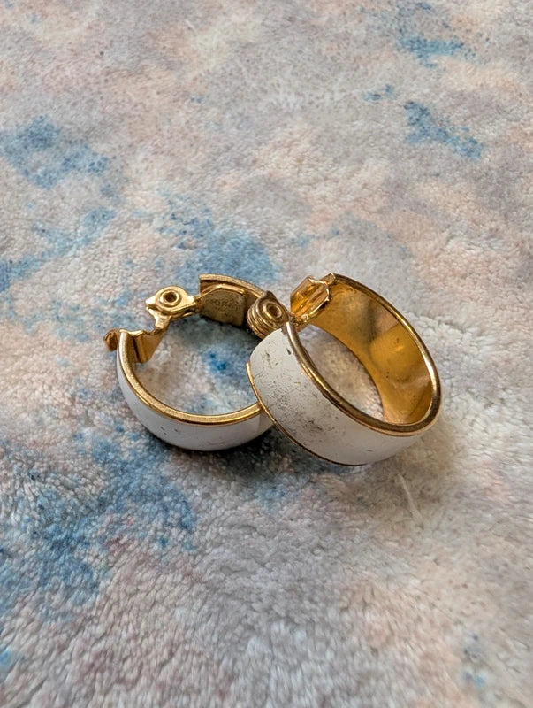 intage Monet White & Gold-Tone Clip-On Hoop Earrings 80s Retro