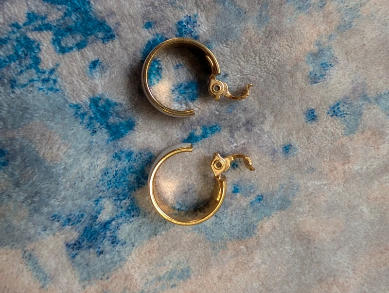 intage Monet White & Gold-Tone Clip-On Hoop Earrings 80s Retro