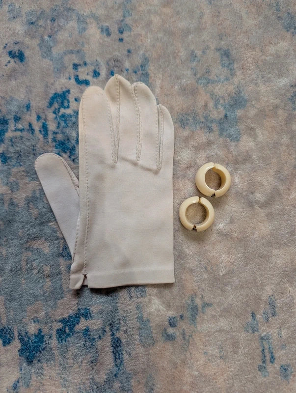 Vintage Modernist White Thick Hoop Clip-On Earrings Retro Costume Jewelry