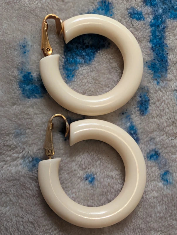VTG White Lucite Hoop Earring Retro Costume Jewelry MCM 1"
