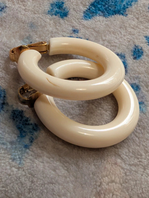 VTG White Lucite Hoop Earring Retro Costume Jewelry MCM 1"