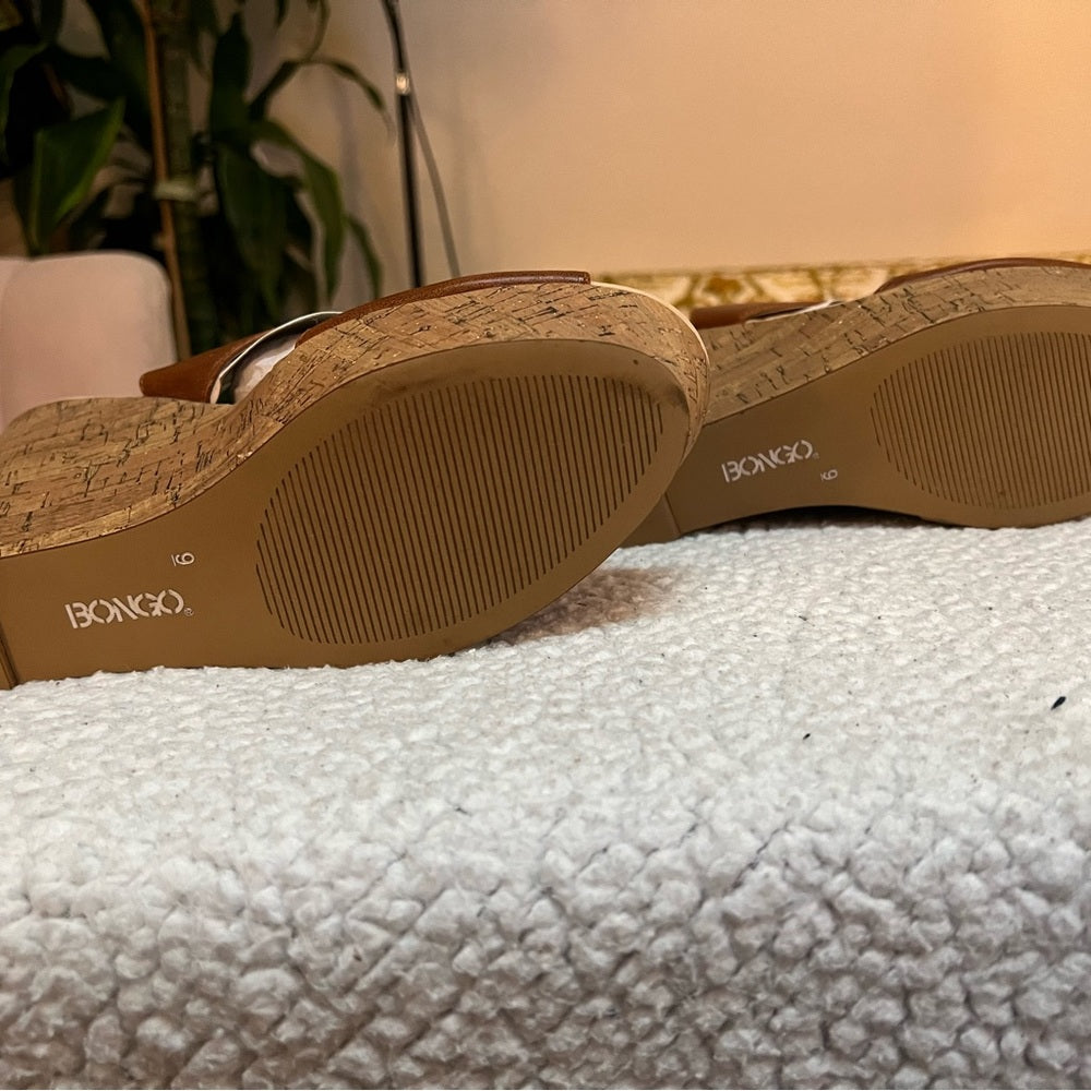 NWOT Bongo Bella Cognac Brown Wedges size 9