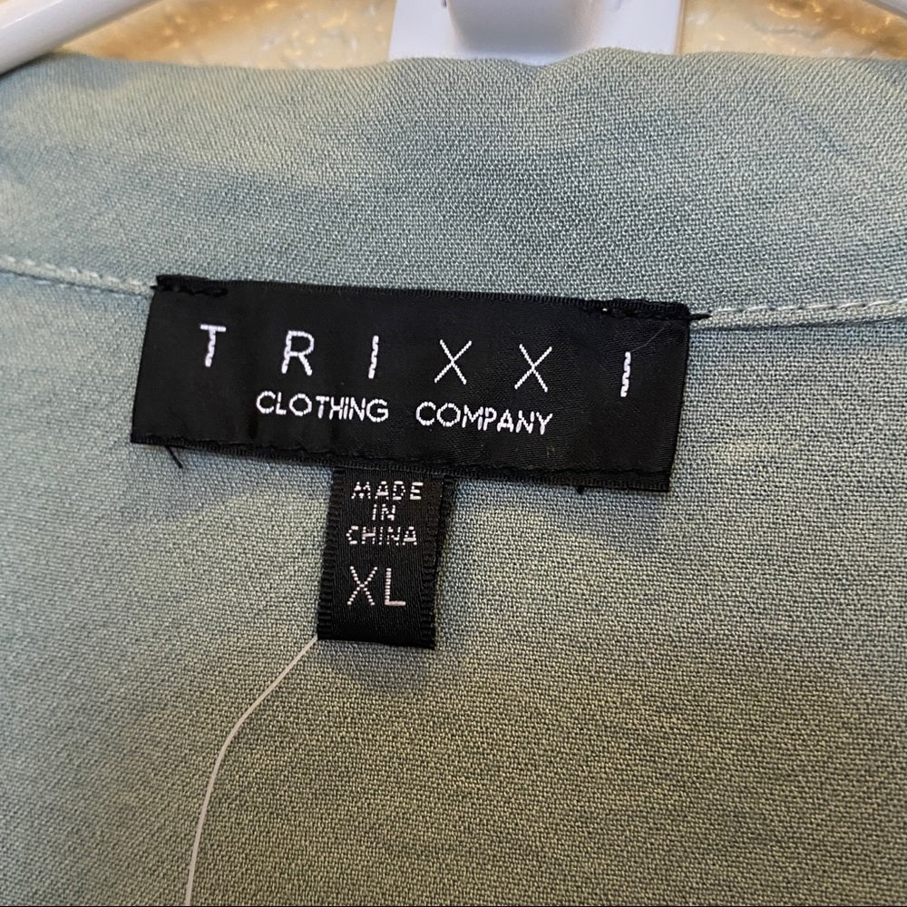 NWT TRIXXI clothing company Romper Francesca's NWT green shorts wrap XL