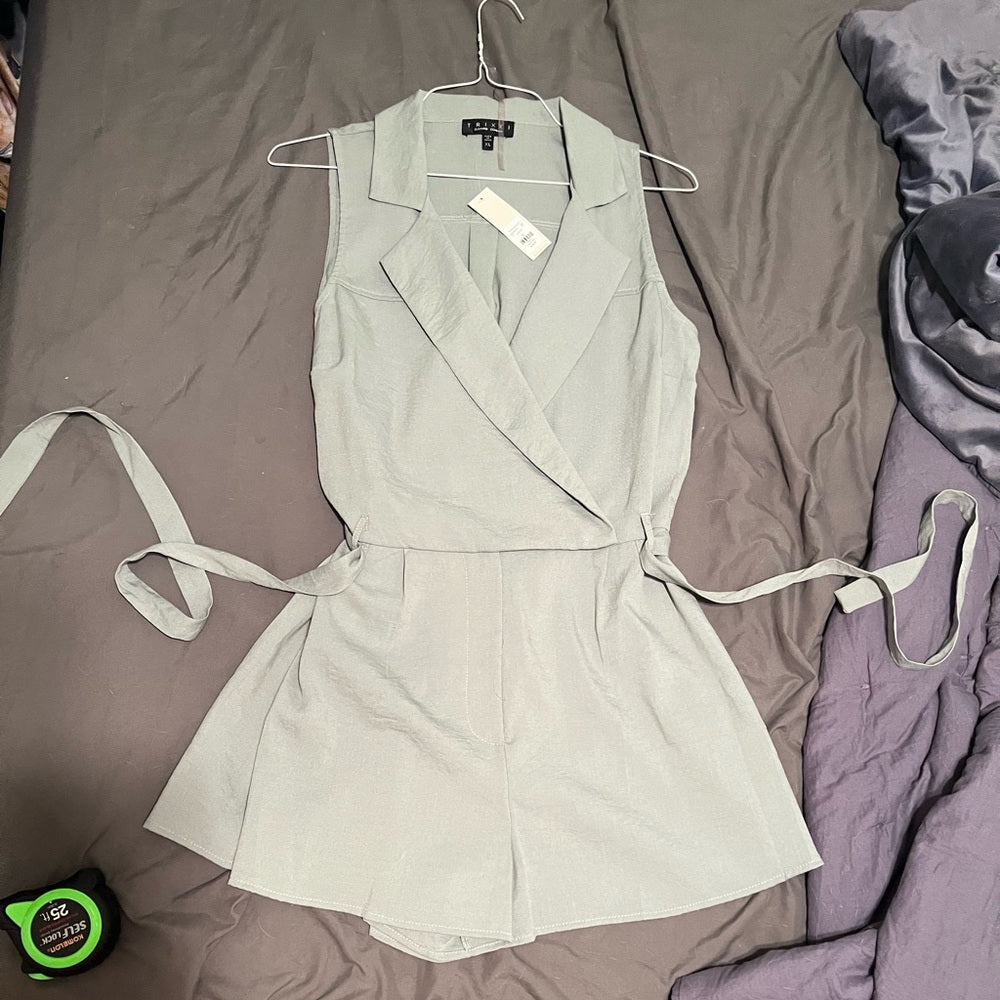 NWT TRIXXI clothing company Romper Francesca's NWT green shorts wrap XL