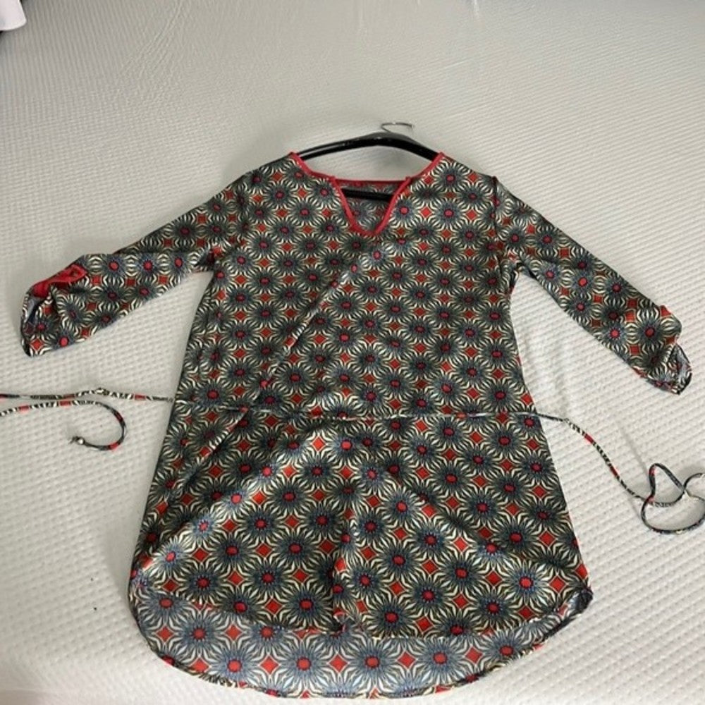 Retro mini dress with tied waist