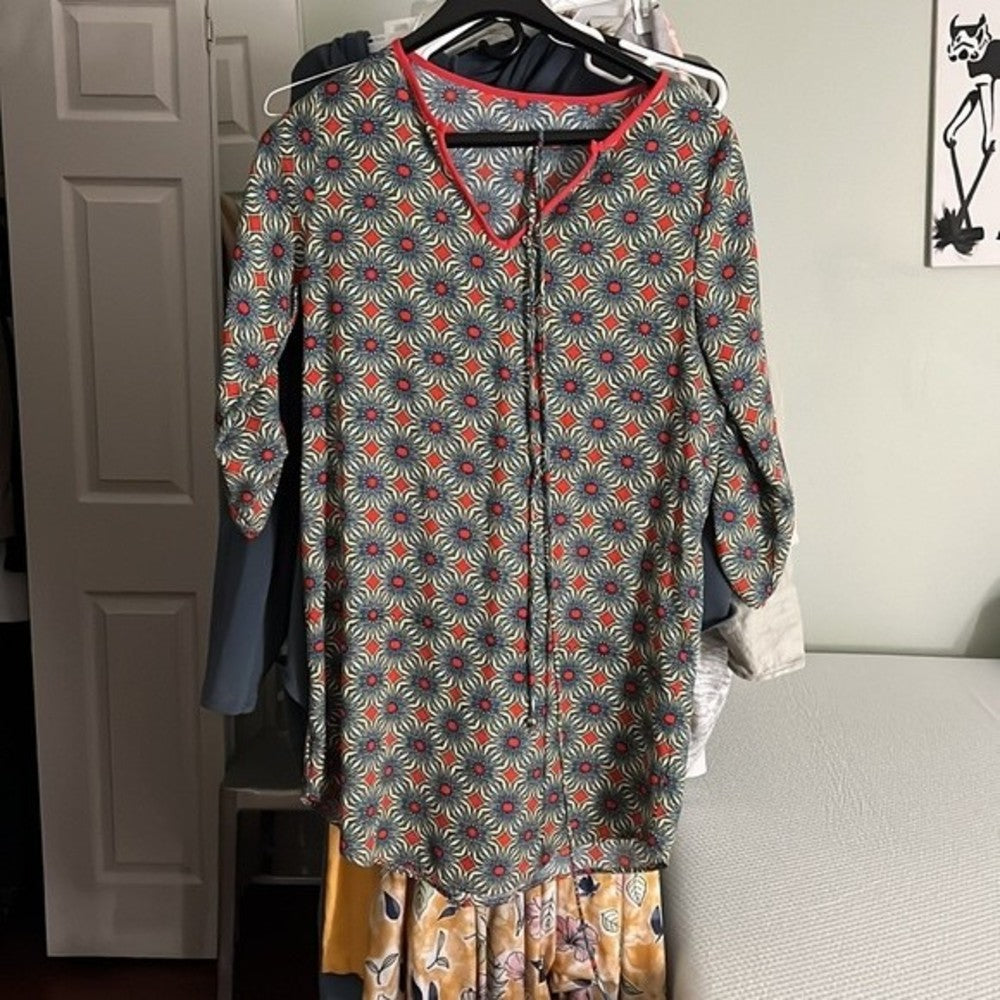 Retro mini dress with tied waist