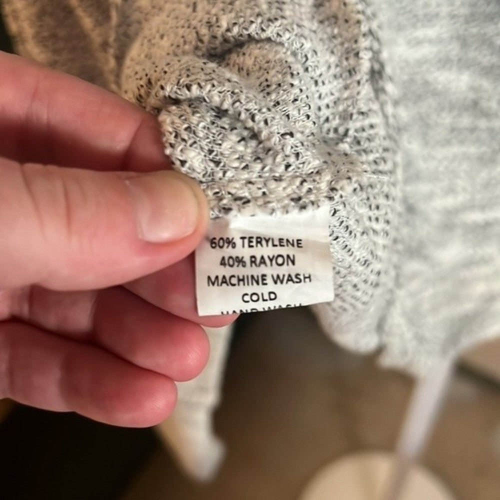 Brandy Melville Dolman Sleeved Grey Cropped Hoodie