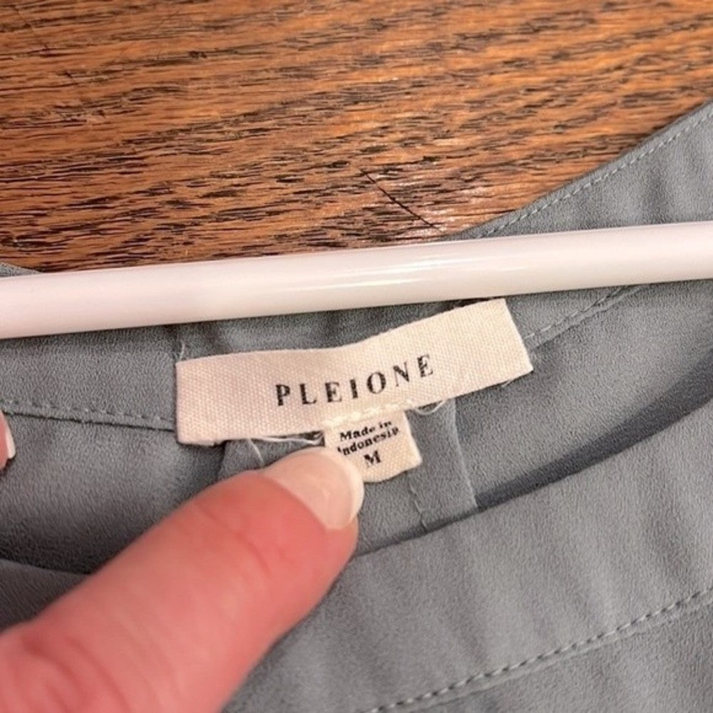 Silky Green Sleeveless Blouse Size M