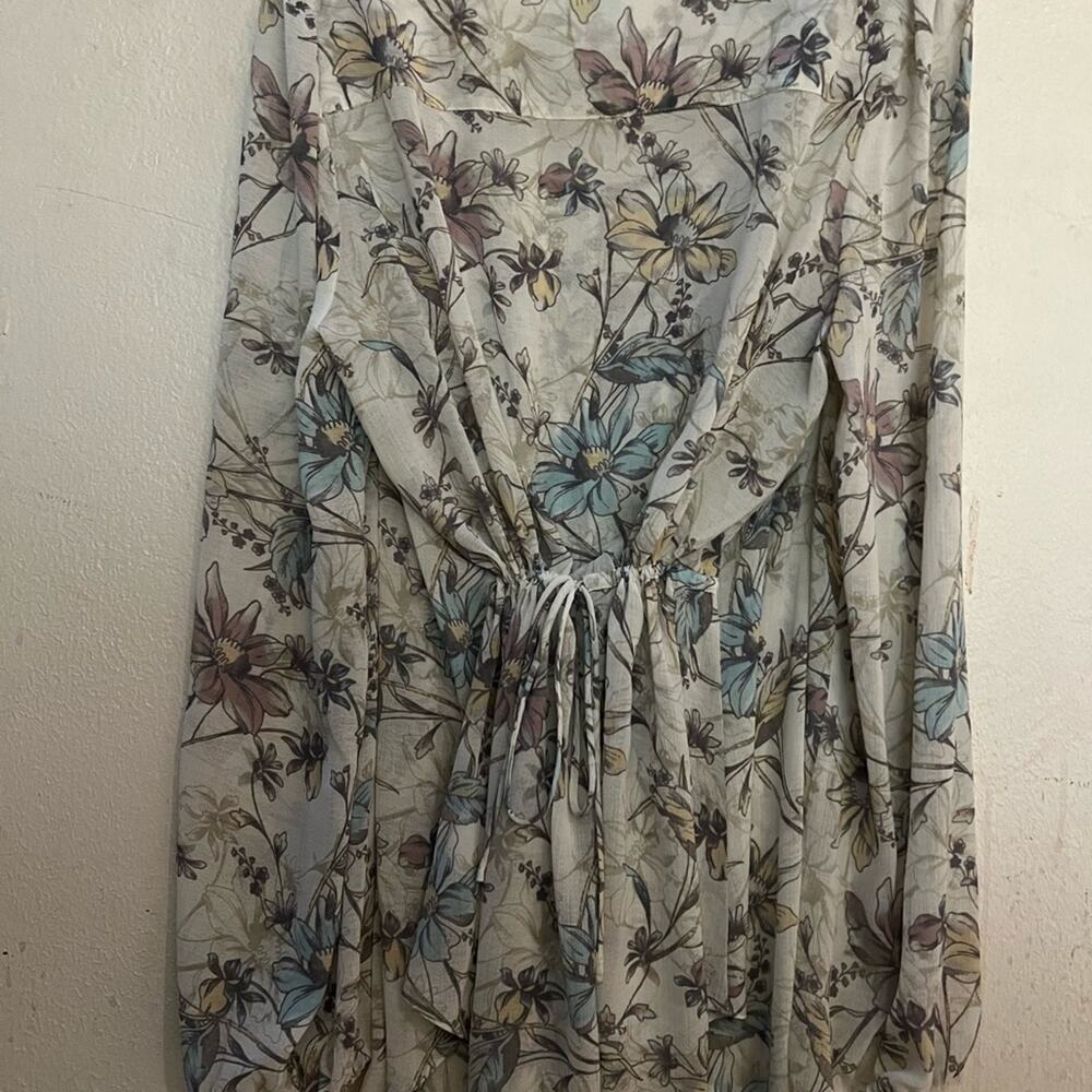 Urban Outfitters Kimchi Blue Floral Pintucked Blouse size M
