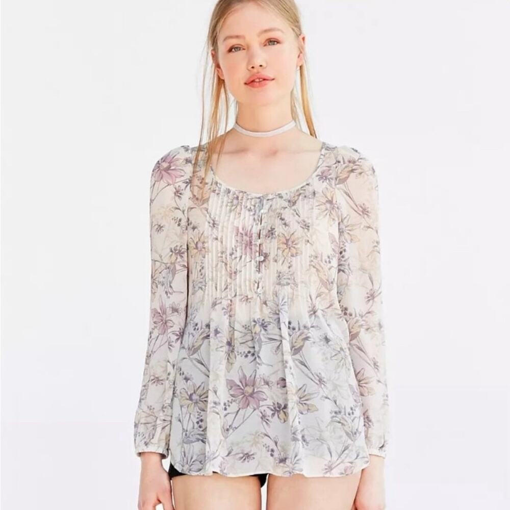 Urban Outfitters Kimchi Blue Floral Pintucked Blouse size M