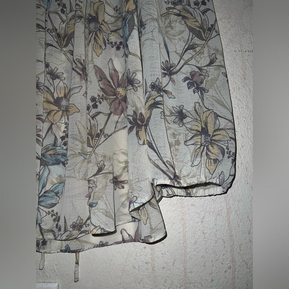 Urban Outfitters Kimchi Blue Floral Pintucked Blouse size M