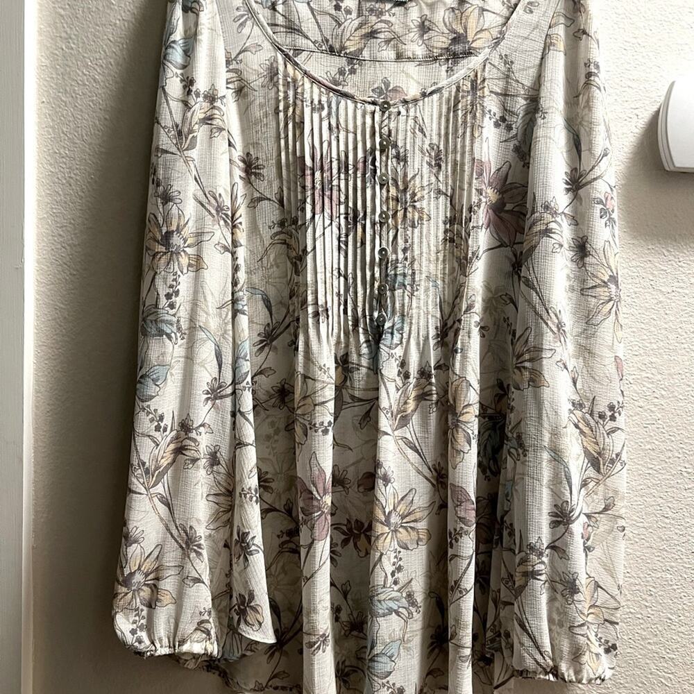 Urban Outfitters Kimchi Blue Floral Pintucked Blouse size M