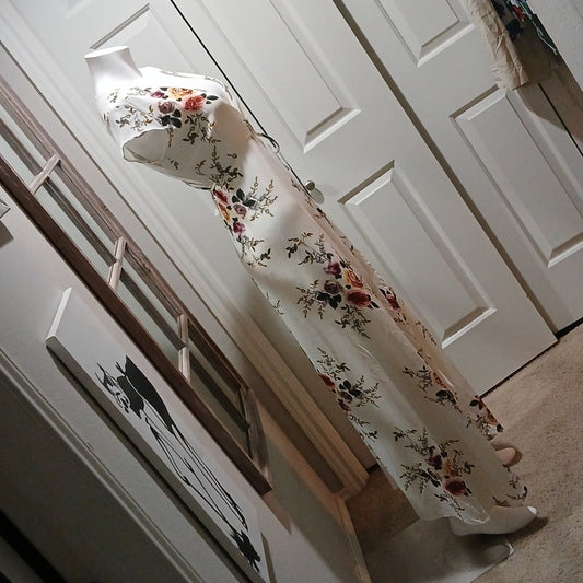 SHOWPO White Floral Wrap Dess size 8 NWOT