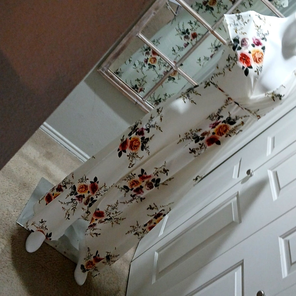 SHOWPO White Floral Wrap Dess size 8 NWOT