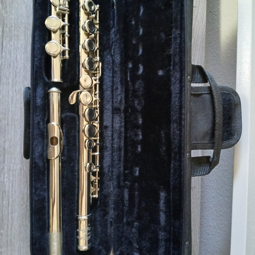 Glory GFL-130 Silver Flute with Case, Strap and Accessories