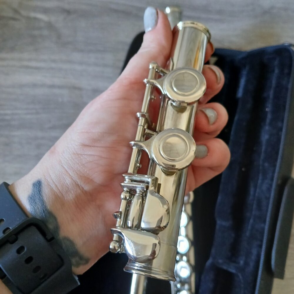 Glory GFL-130 Silver Flute with Case, Strap and Accessories