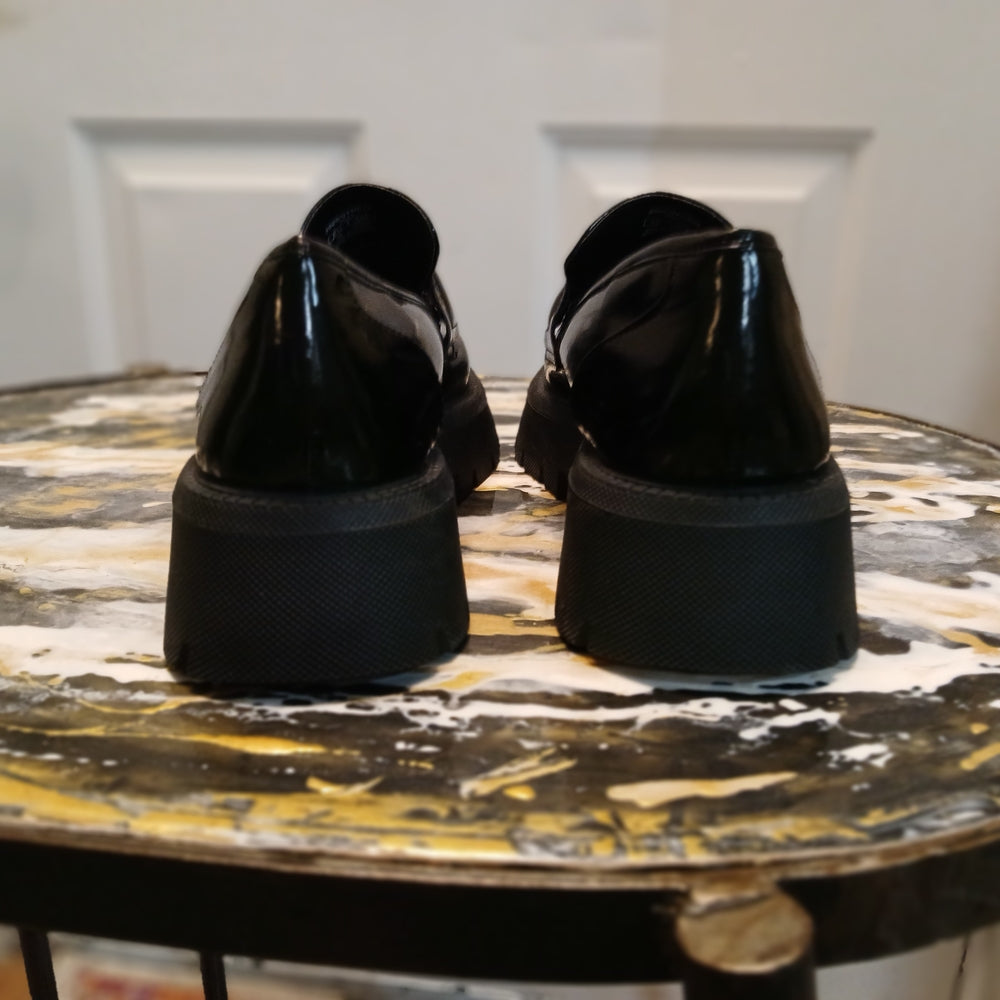 Zara Black Flats Modern Loafers Women's size 9.5