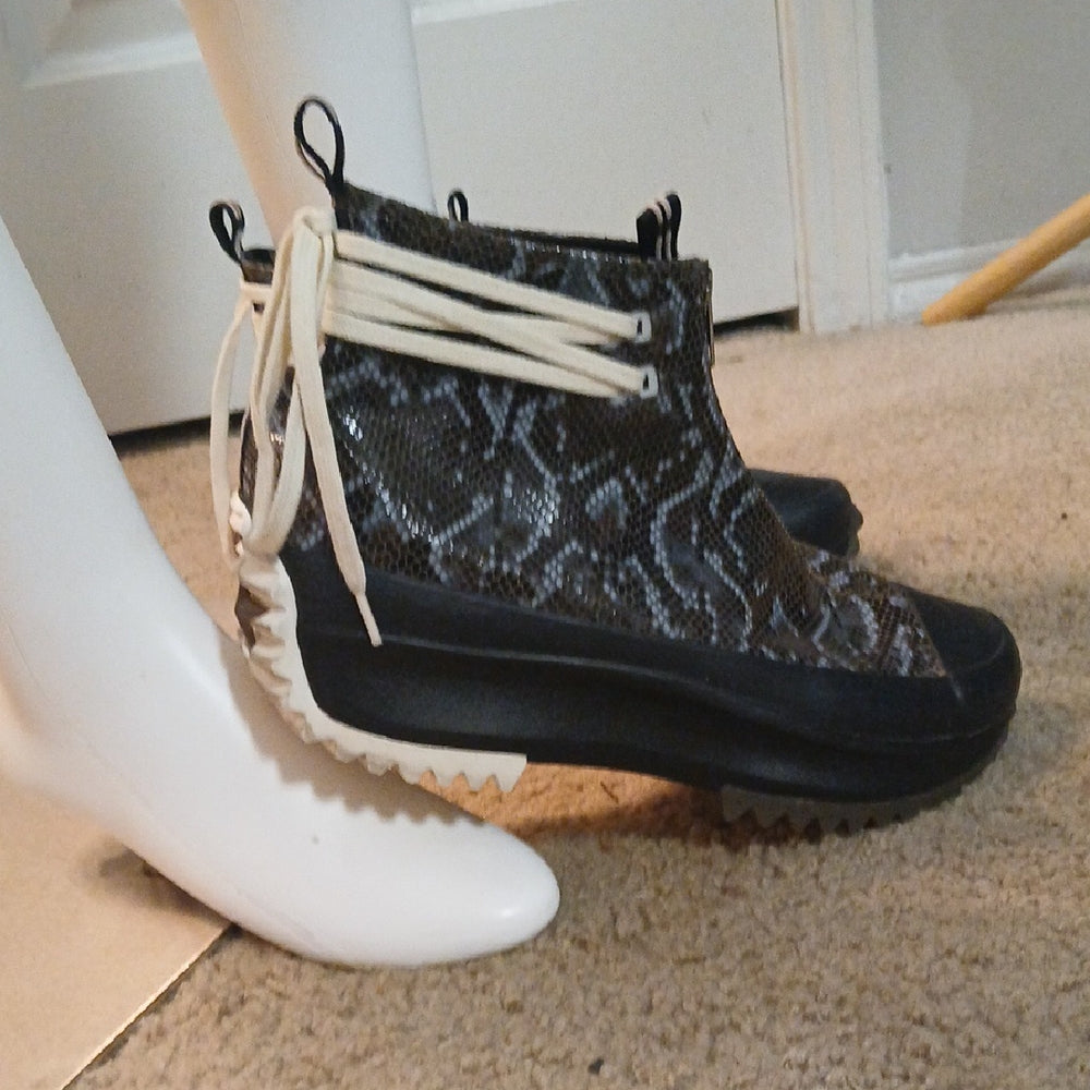 Converse Run Star Hike High Black Snakeskin US W 9.5/ M  8