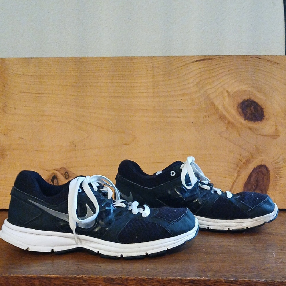 Nike Women's Black and White Athletic Shoes Size 8.7