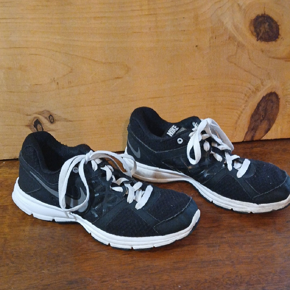 Nike Women's Black and White Athletic Shoes Size 8.7