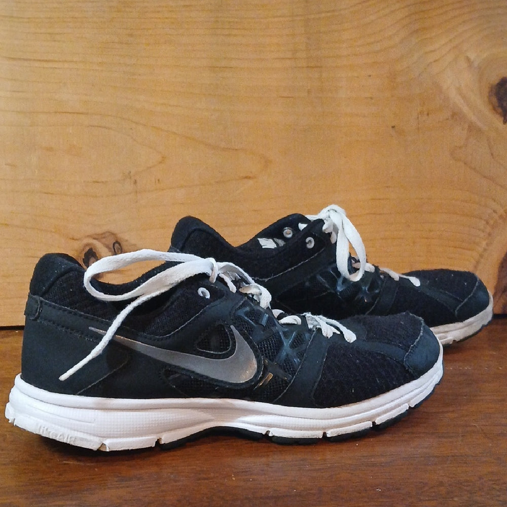 Nike Women's Black and White Athletic Shoes Size 8.7
