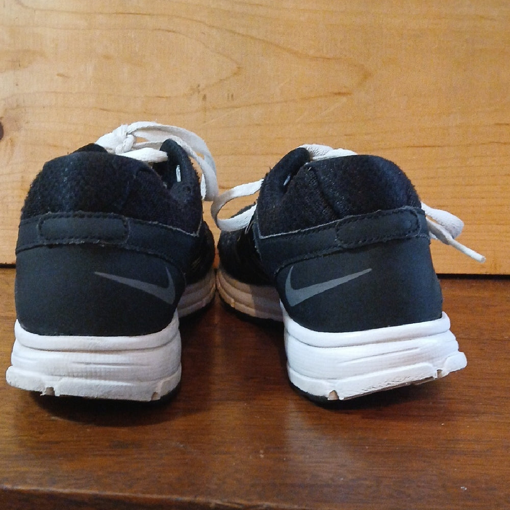 Nike Women's Black and White Athletic Shoes Size 8.7