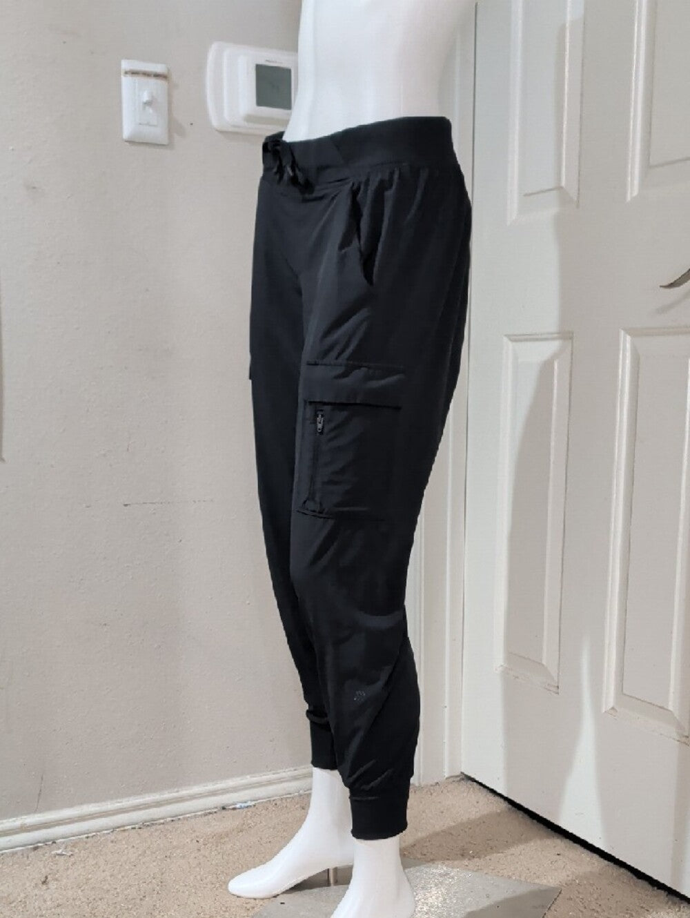 All in Motion Black Women's Cargo Joggers - Slim Tapered size Small