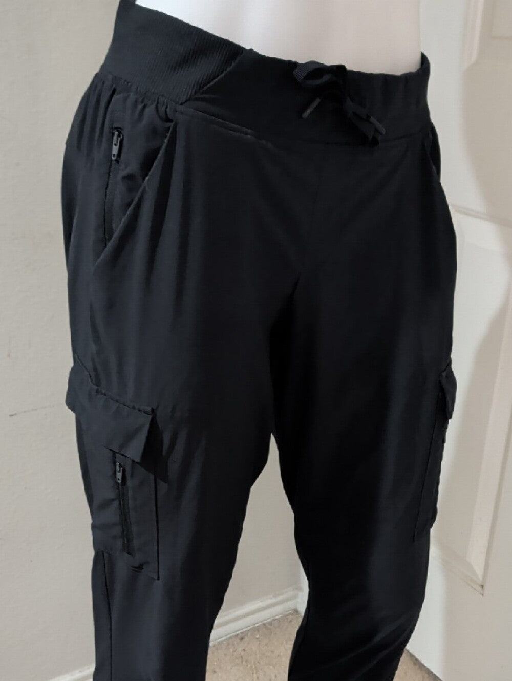 All in Motion Black Women's Cargo Joggers - Slim Tapered size Small