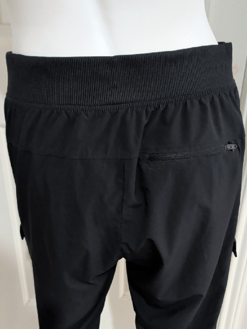 All in Motion Black Women's Cargo Joggers - Slim Tapered size Small