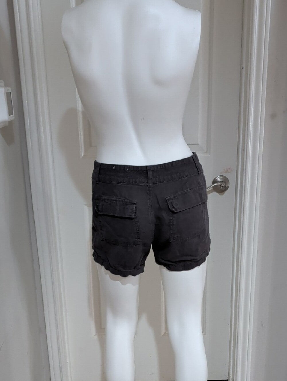 Apt. 9 Modern Dark Charcoal Utility Pocket Shorts Women's 2