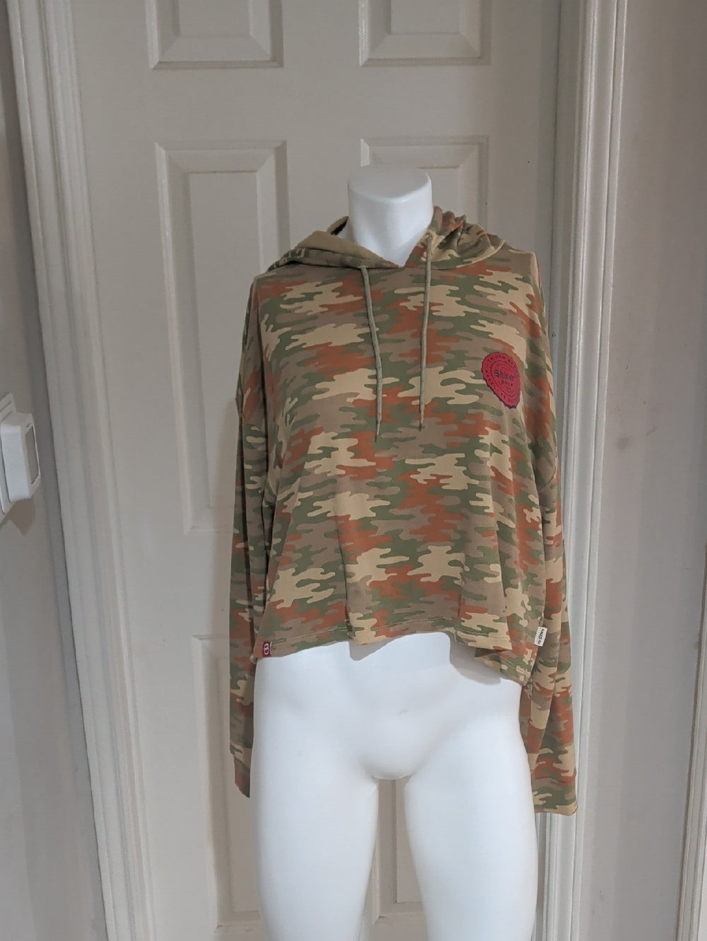 Magellan Camo Cropped Hoodie with Red Shiner Bock Patch Women's XL