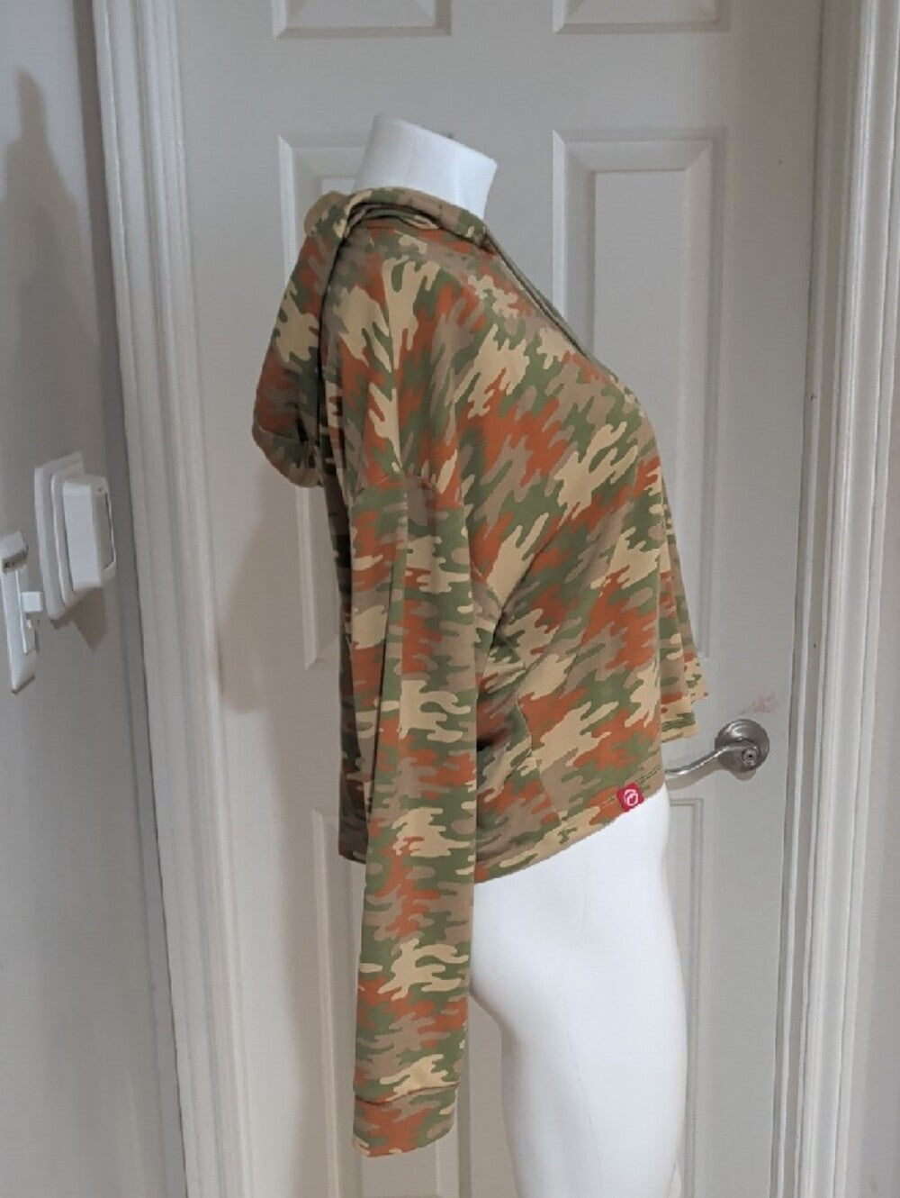 Magellan Camo Cropped Hoodie with Red Shiner Bock Patch Women's XL