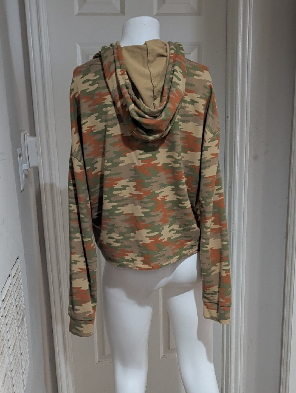 Magellan Camo Cropped Hoodie with Red Shiner Bock Patch Women's XL