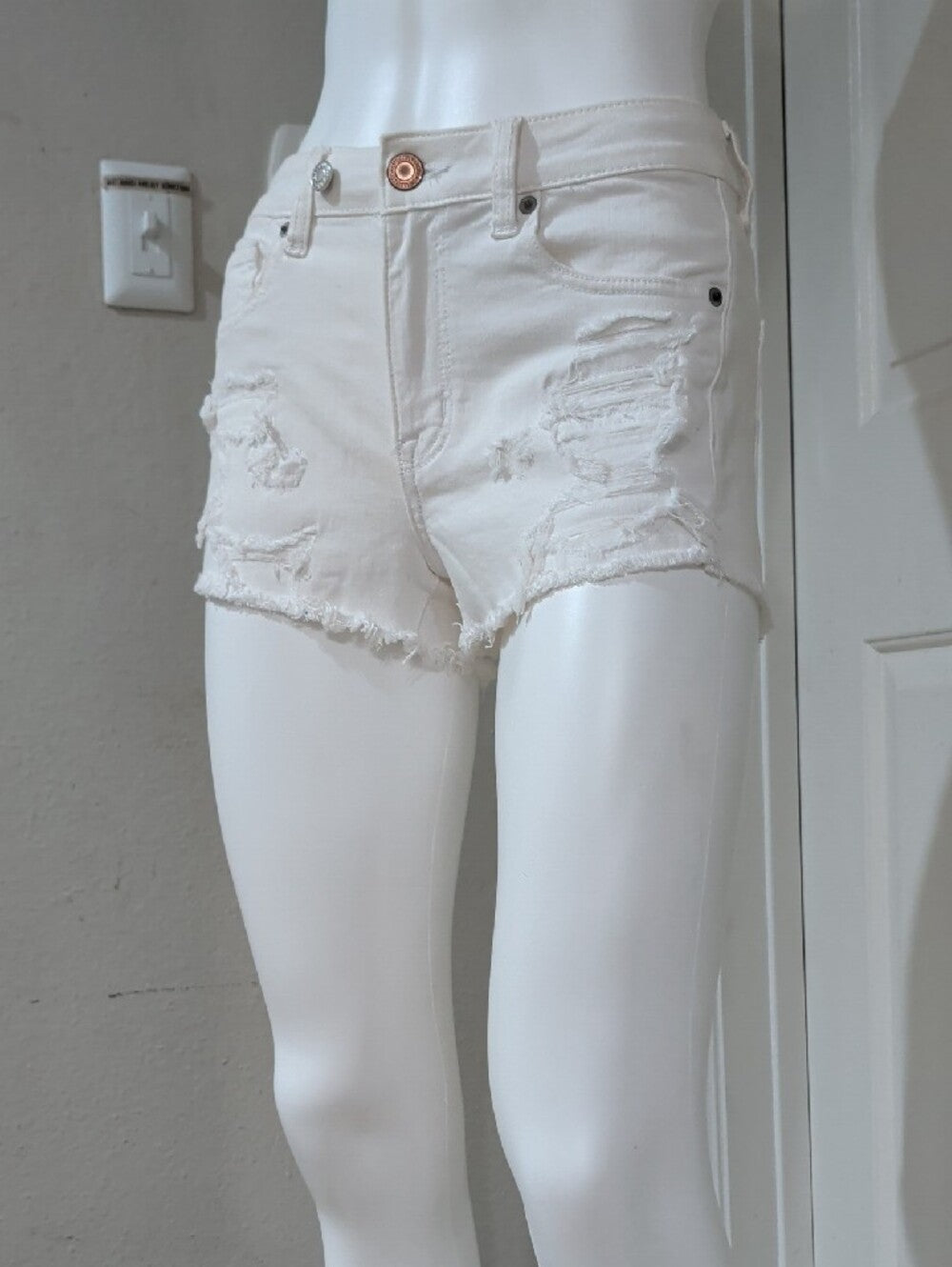 American Eagle White Distressed Denim Cutoff Shorts Women's US 4/ UK 8