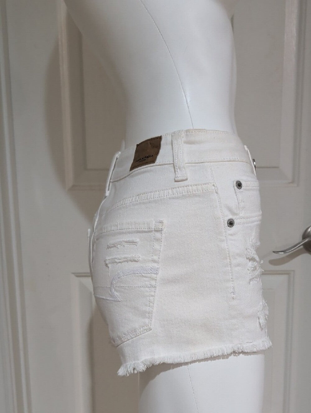 American Eagle White Distressed Denim Cutoff Shorts Women's US 4/ UK 8