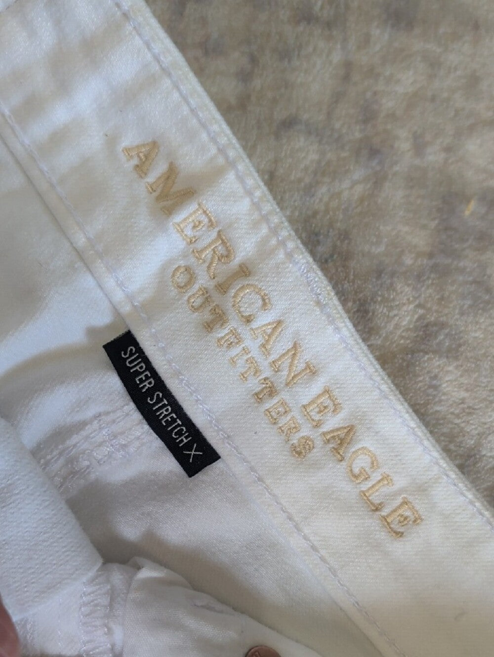 American Eagle White Distressed Denim Cutoff Shorts Women's US 4/ UK 8