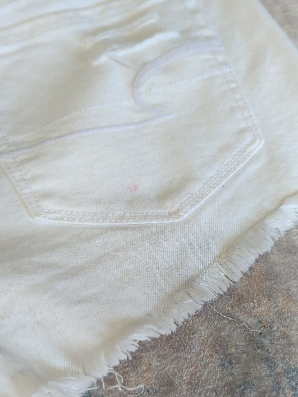 American Eagle White Distressed Denim Cutoff Shorts Women's US 4/ UK 8