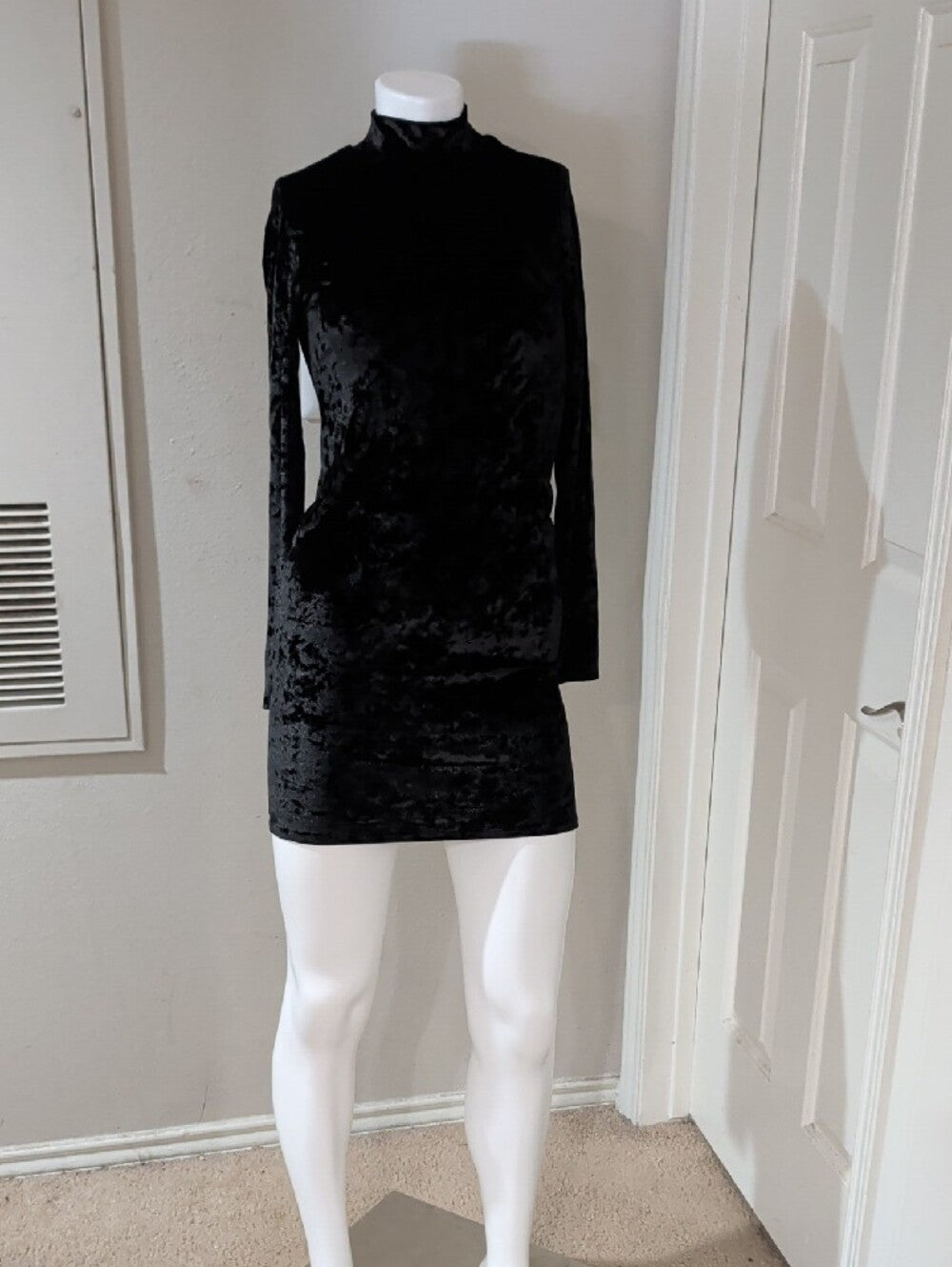 Bozzolo Black Velvet Mock Neck Long-Sleeve Dress Women's Large